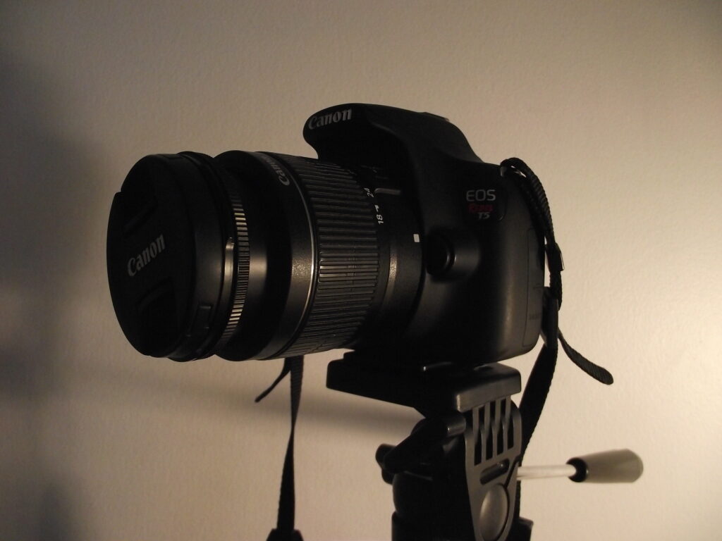 canon eos rebel t5 on tripod