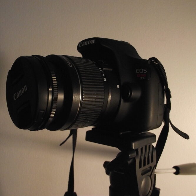canon eos rebel t5 on tripod