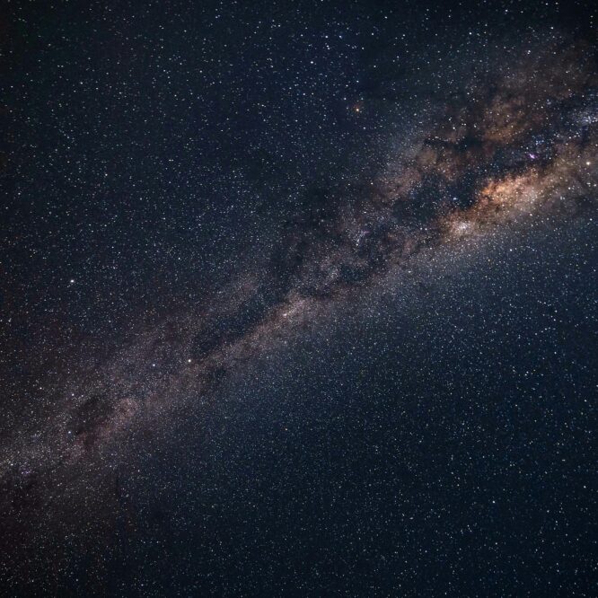 Milky Way photography tips—clear night sky with dense stars and glowing galaxy core
