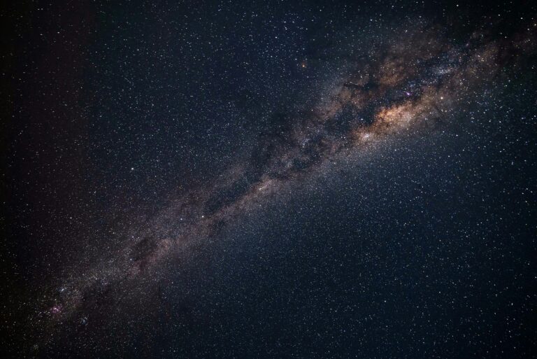 Milky Way photography tips—clear night sky with dense stars and glowing galaxy core